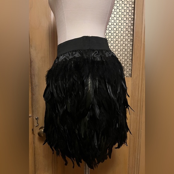Feather mini skirt NEW - Picture 5 of 11